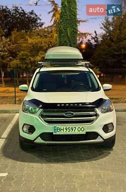 Внедорожник / Кроссовер Ford Escape 2017 в 