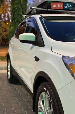 Внедорожник / Кроссовер Ford Escape 2017 в 