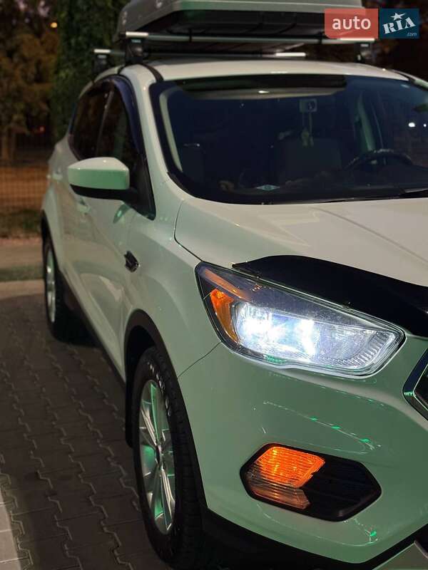 Внедорожник / Кроссовер Ford Escape 2017 в Одессе