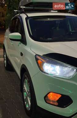 Внедорожник / Кроссовер Ford Escape 2017 в 