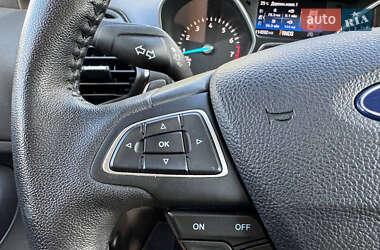Внедорожник / Кроссовер Ford Escape 2016 в 