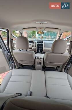 Внедорожник / Кроссовер Ford Escape 2010 в 