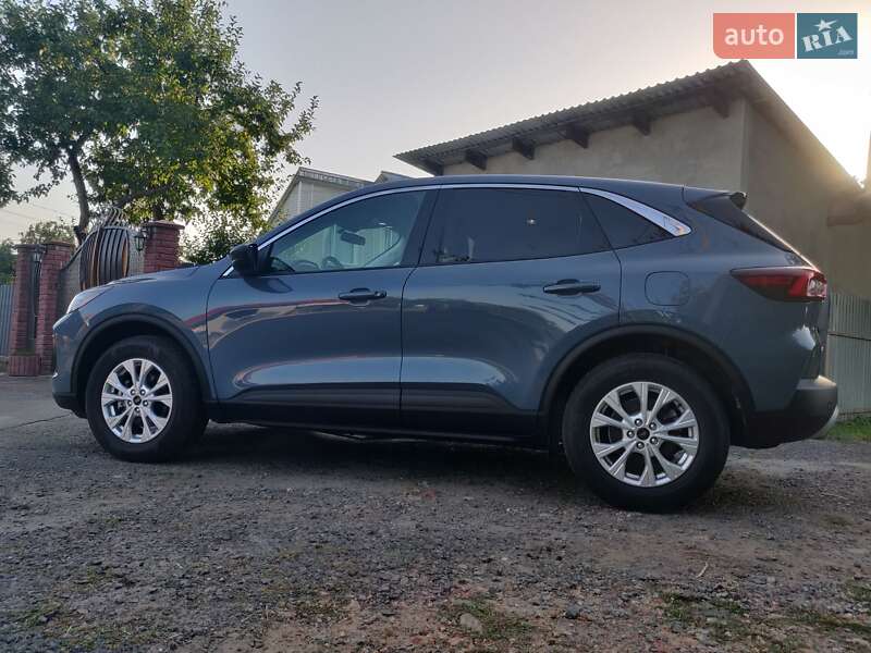 Позашляховик / Кросовер Ford Escape 2023 в Золочеві