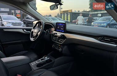 Внедорожник / Кроссовер Ford Escape 2019 в 