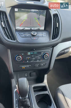 Внедорожник / Кроссовер Ford Escape 2017 в 
