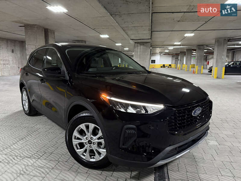Позашляховик / Кросовер Ford Escape 2024 в 