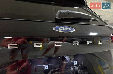 Позашляховик / Кросовер Ford Escape 2024 в 