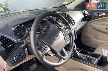 Позашляховик / Кросовер Ford Escape 2016 в 