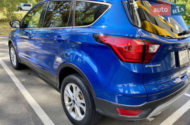 Внедорожник / Кроссовер Ford Escape 2018 в Вышгороде