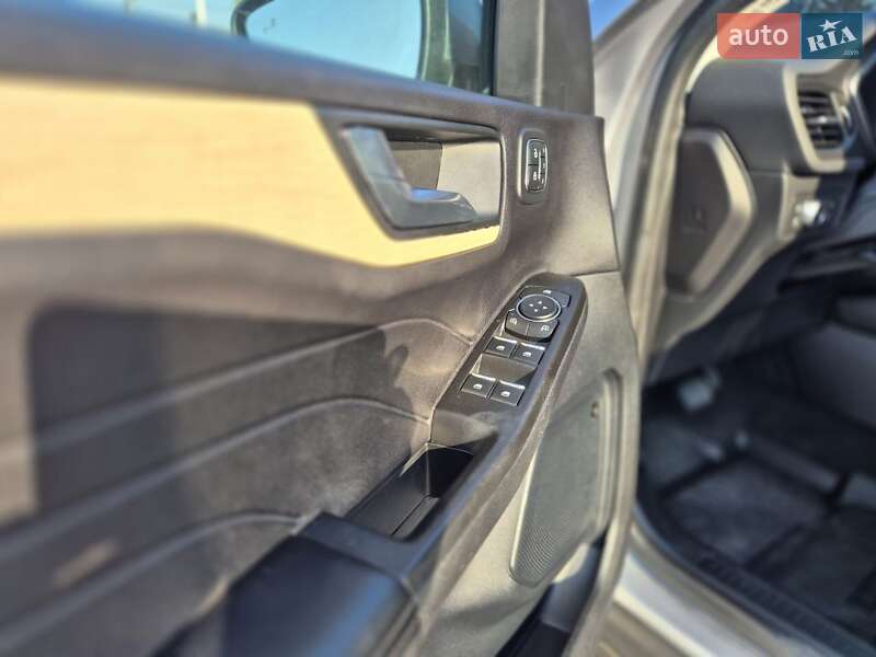 Позашляховик / Кросовер Ford Escape 2021 в Рівному