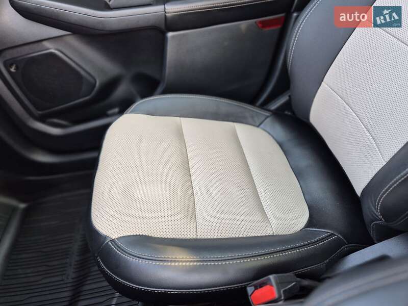 Позашляховик / Кросовер Ford Escape 2021 в Рівному