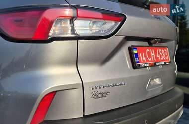 Внедорожник / Кроссовер Ford Escape 2021 в 