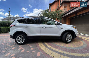 Внедорожник / Кроссовер Ford Escape 2018 в 