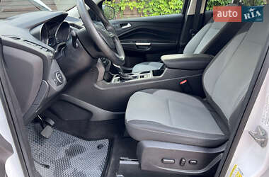 Внедорожник / Кроссовер Ford Escape 2018 в 