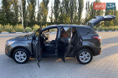 Внедорожник / Кроссовер Ford Escape 2018 в 