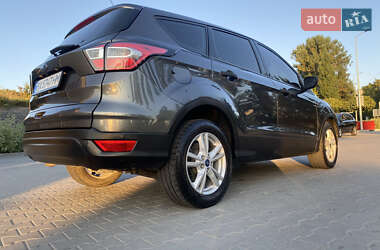 Внедорожник / Кроссовер Ford Escape 2018 в 