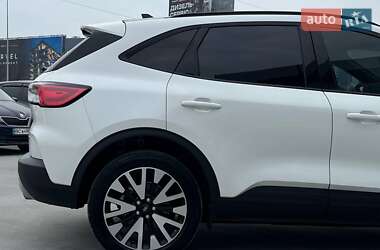 Позашляховик / Кросовер Ford Escape 2020 в 