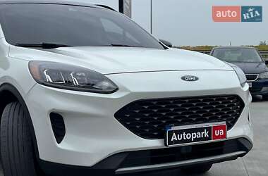 Позашляховик / Кросовер Ford Escape 2020 в 