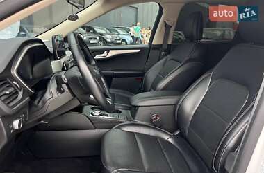 Позашляховик / Кросовер Ford Escape 2020 в 