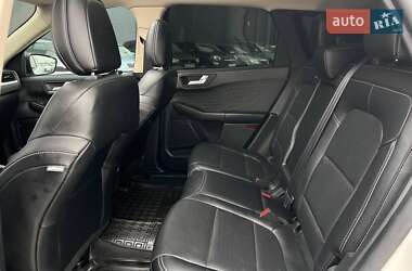 Позашляховик / Кросовер Ford Escape 2020 в 