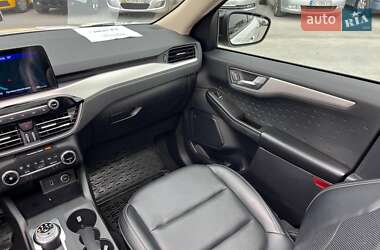 Позашляховик / Кросовер Ford Escape 2020 в 