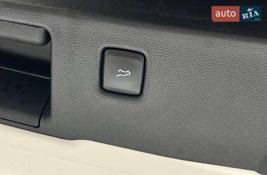 Позашляховик / Кросовер Ford Escape 2020 в 
