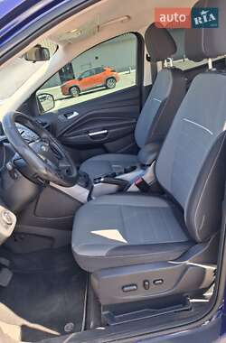 Позашляховик / Кросовер Ford Escape 2015 в 