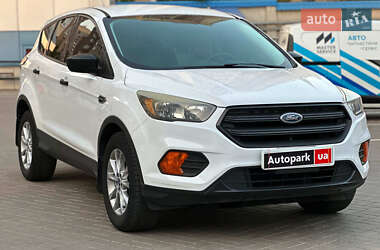 Внедорожник / Кроссовер Ford Escape 2017 в 