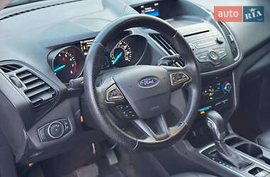 Внедорожник / Кроссовер Ford Escape 2017 в 