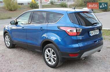 Внедорожник / Кроссовер Ford Escape 2016 в 