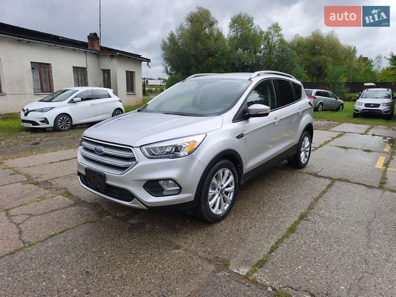 Внедорожник / Кроссовер Ford Escape 2017 в 