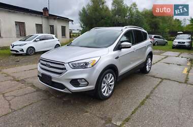 Внедорожник / Кроссовер Ford Escape 2017 в 