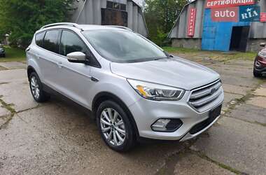 Внедорожник / Кроссовер Ford Escape 2017 в 