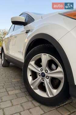 Внедорожник / Кроссовер Ford Escape 2014 в 