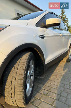 Внедорожник / Кроссовер Ford Escape 2014 в 