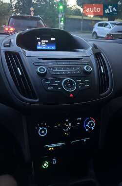 Внедорожник / Кроссовер Ford Escape 2016 в 