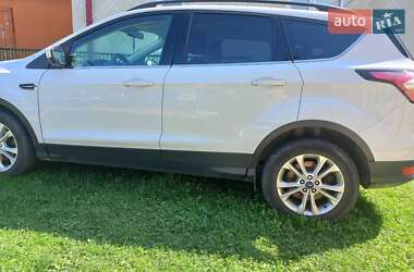 Внедорожник / Кроссовер Ford Escape 2017 в 