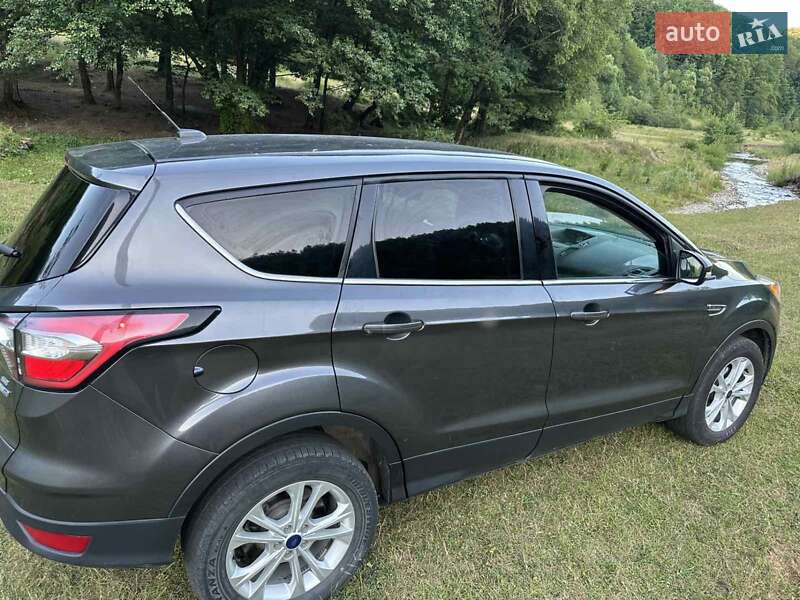 Внедорожник / Кроссовер Ford Escape 2017 в Поляне