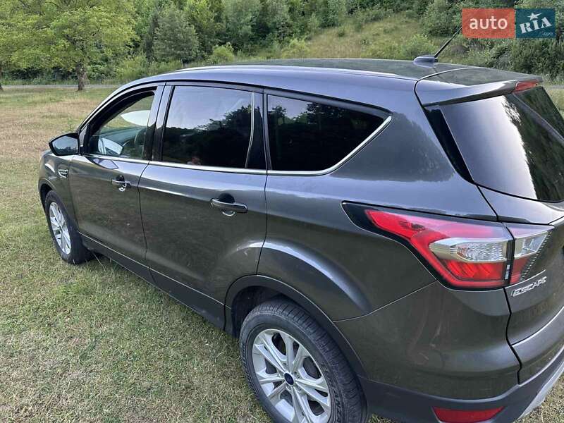 Внедорожник / Кроссовер Ford Escape 2017 в Поляне