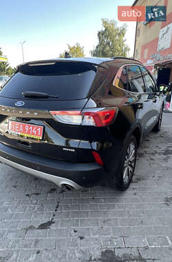 Внедорожник / Кроссовер Ford Escape 2021 в 