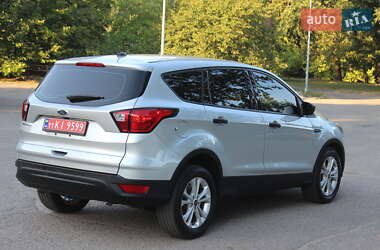 Внедорожник / Кроссовер Ford Escape 2019 в 