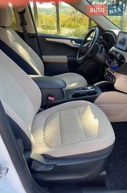 Позашляховик / Кросовер Ford Escape 2019 в 