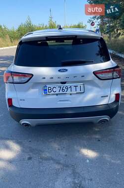 Позашляховик / Кросовер Ford Escape 2019 в 