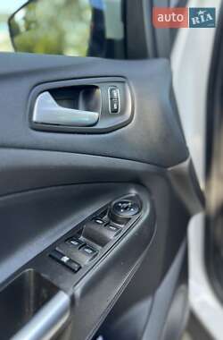 Внедорожник / Кроссовер Ford Escape 2017 в 