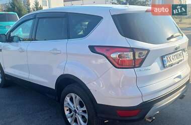 Внедорожник / Кроссовер Ford Escape 2016 в 