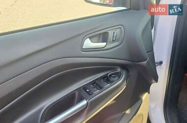 Внедорожник / Кроссовер Ford Escape 2016 в 