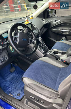 Внедорожник / Кроссовер Ford Escape 2013 в 