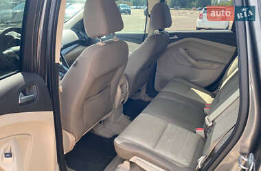 Внедорожник / Кроссовер Ford Escape 2016 в 