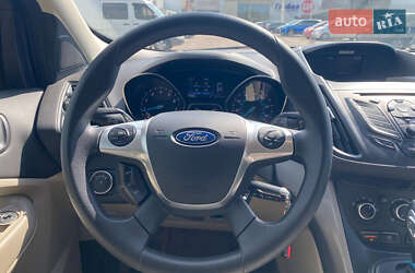 Внедорожник / Кроссовер Ford Escape 2016 в 