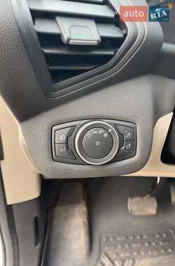 Внедорожник / Кроссовер Ford Escape 2018 в 